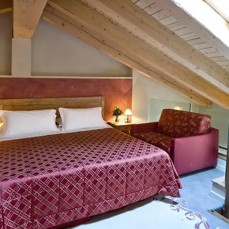 Szálloda Maison Cly 4*